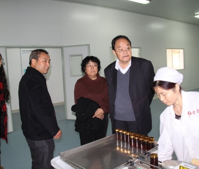 陳若蕓研究員考察仙客來有機(jī)靈芝全產(chǎn)業(yè)鏈可視工廠