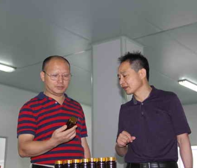 何煥清教授蒞臨仙客來(lái)公司考察靈芝精深加工技術(shù)